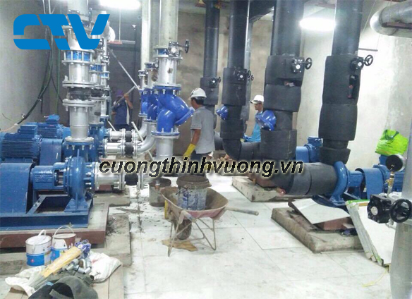 Cường Thịnh Vương thi công sửa máy bơm nước hệ thống giải nhiệt Chiller