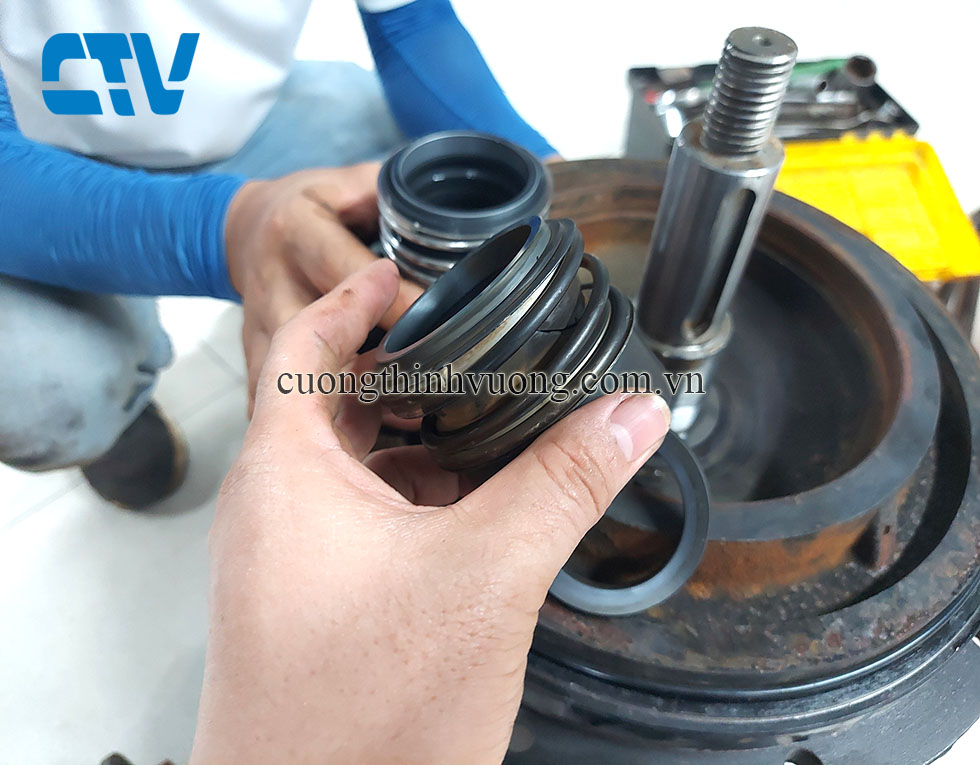 Thay phớt máy bơm công nghiệp uy tín, chất lượng