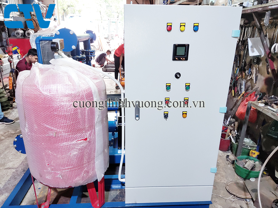 Lắp đặt tủ điện biến tần 55kW điều khiển và bảo vệ cụm máy bơm tăng áp công nghiệp